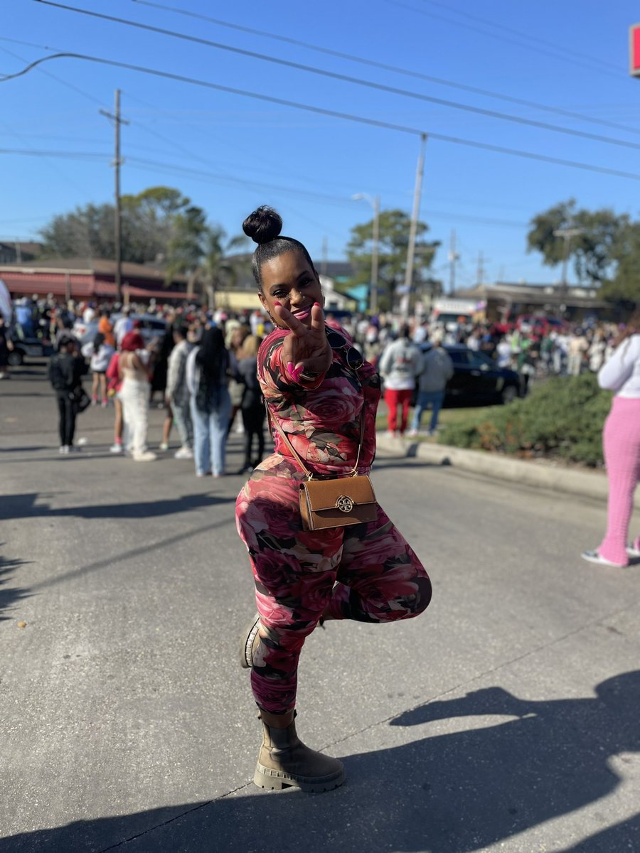 guaranteed2BKee's tweet photo. NOLA.. #SecondlineSundays #Tss6 https://t.co/CUhGOS436O