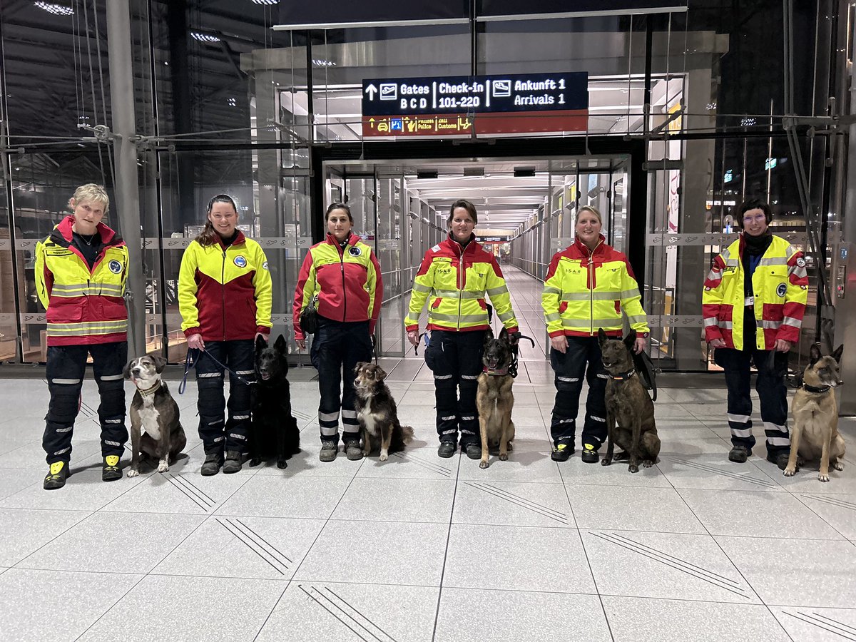 ISAR_GERMANY's tweet photo. ➡️ HILFE FÜR DIE TÜRKEI - Aquim, Baja, Mayuma, Hero, Flash und Hope sind unsere tierischen Teammitglieder. Die Rettungshunde werden in Kürze mit unserem Such- und Rettungsteam vom Köln Bonn Airport nach Gaziantep im Katastrophengebiet starten. #erdbeben #earthquake #türkiye https://t.co/coH6bmxvO1