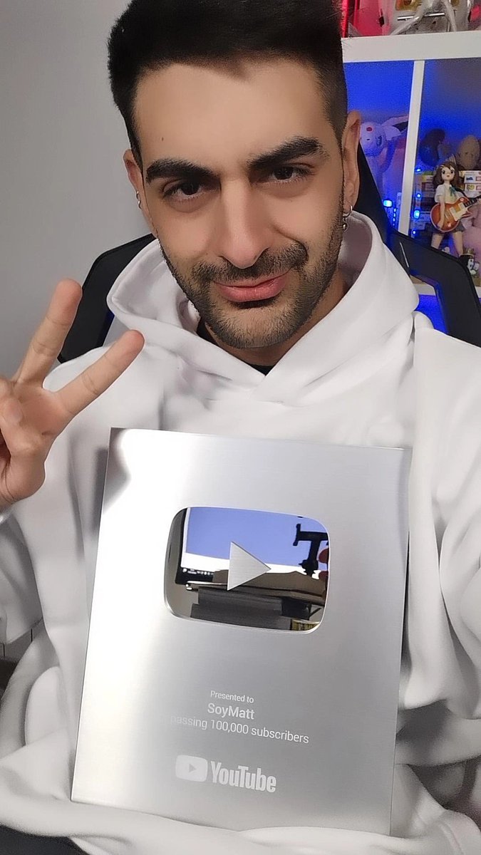 soymatt_'s tweet image. Para mi yo de 16 años: Todos se rieron de ti cuando empezaste a hacer vídeos. Poca gente estuvo ahí y aún menos creían en ti.
Decidiste confiar en ti mismo y conseguir tus metas aunque fuese complicado y largo.
Han pasado 10 años, pero lo lograste, creaste algo hermoso.