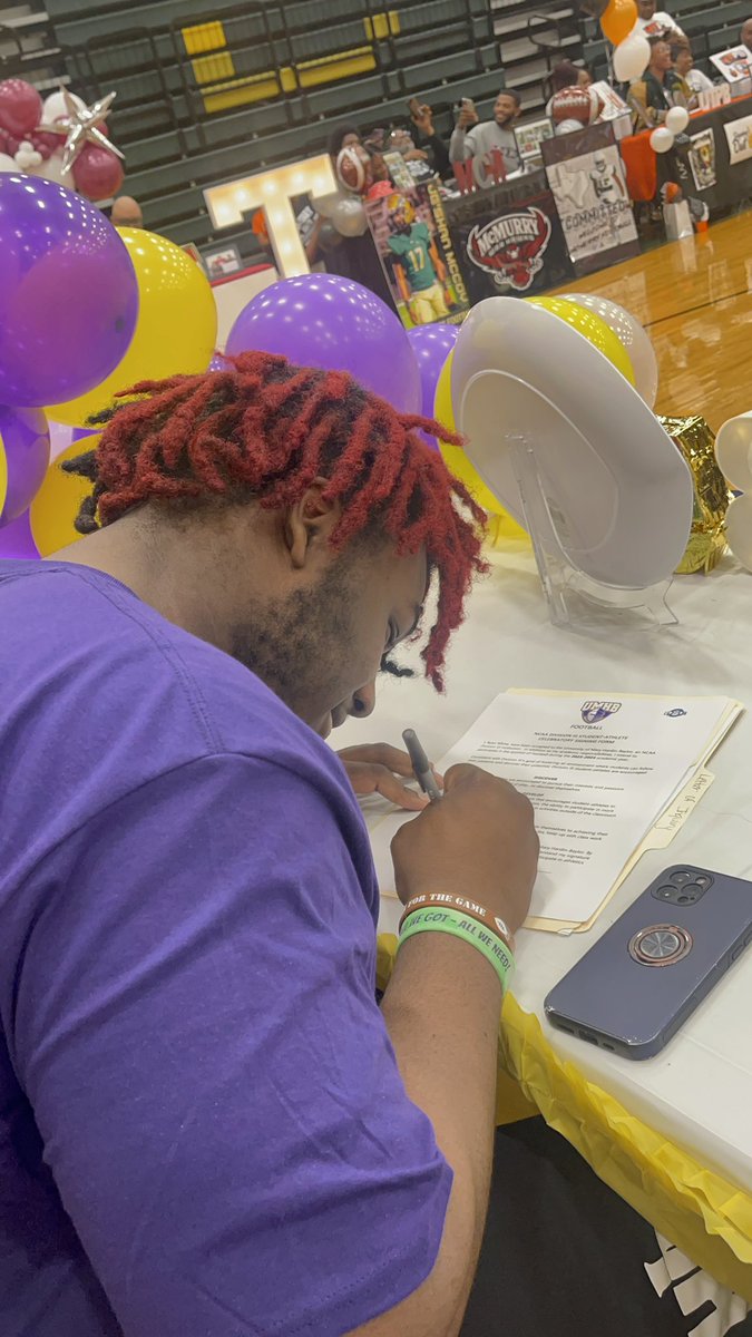 RyanJWhite05's tweet photo. It’s official! UMHB Commit #gocru @coachmcarey @CruFootball @CoachPadron @Coach_LHarmon @FootballDesoto @BSublet @twftraining https://t.co/ZtYohyZSAE