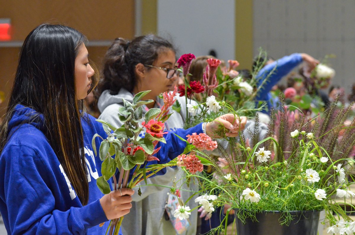 A florist will be providing fresh flowers, as well as advice for students to make a picture perfect bouquet. Stop and smell the flowers, February 13th in the Harris Ballroom from 4-8 pm!💐🥰💕