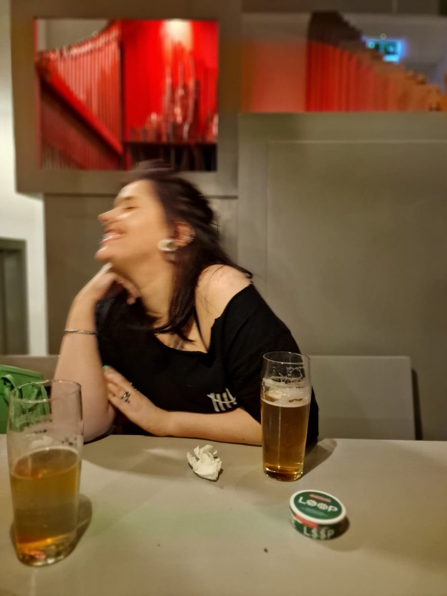SPCLeigh's tweet photo. Making myself laff on a date xox https://t.co/k7YgH5PwDy