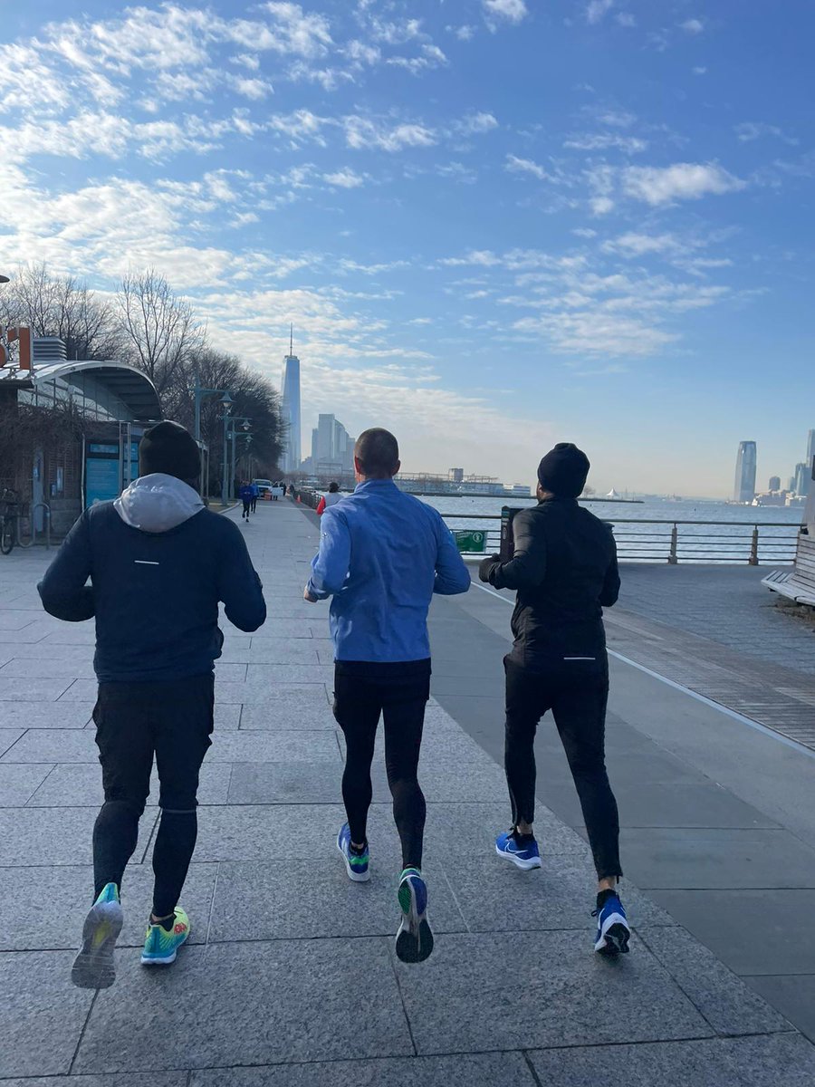 PitchandrunNYC's tweet photo. TGIM 💪🏾

What a group of 15 handsome folks rolling along the Hudson River 🌞

Congrats on the launch @OfficialAlexKim

Welcome back from 🇮🇳 @niki_agrawal4 

9 am every Mon / Fri @BluestoneLane @ChelseaPiersNYC

YOU are expected 🤗 https://t.co/ZSHwFCNzrx