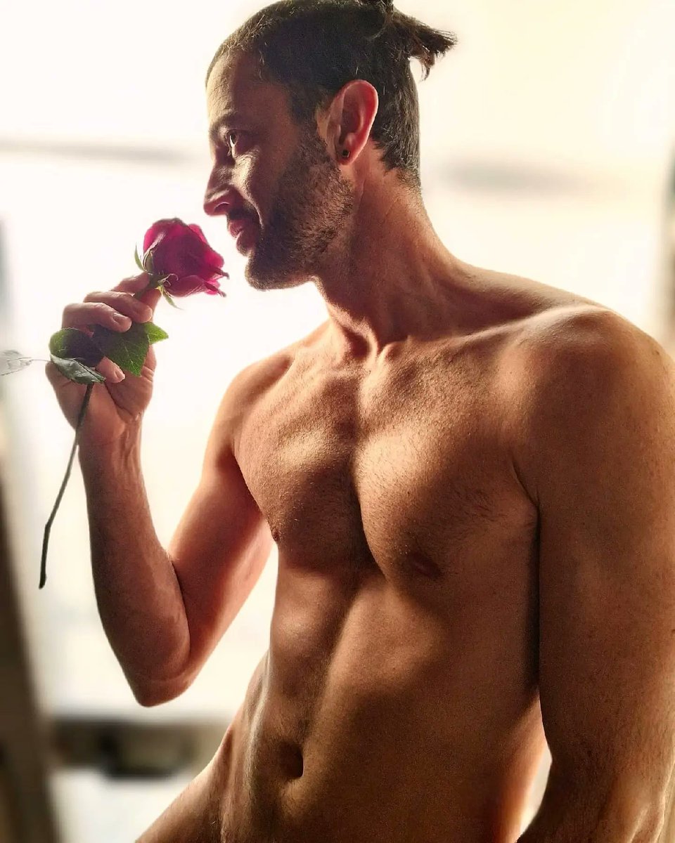 nevius85's tweet photo. Non c'è rosa senza spine🌹❤️ #sex #gayita #men #boy #love #photooftheday https://t.co/oZ2cHZaBj3