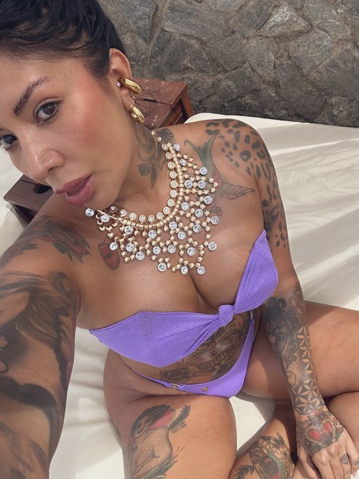 YeiLove’s pics and videos