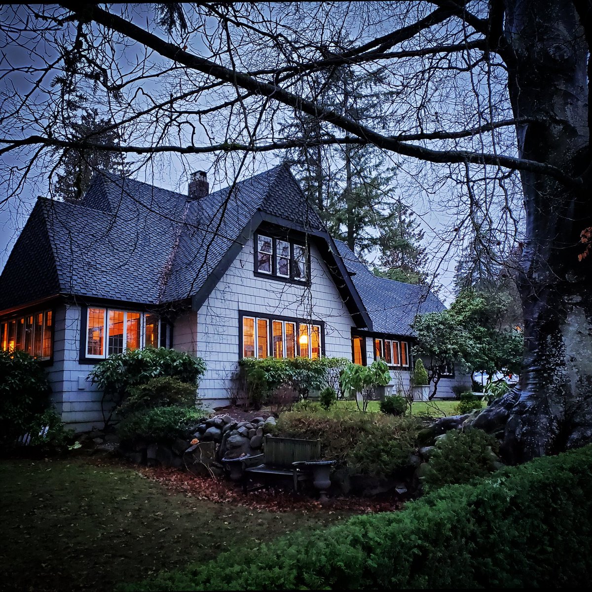 Love this heritage house at the top of Grand Boulevard! The Young Residence, built in 1927.
🕰
#NorthVancouver 
#grandboulevard 
#heritagehouse 
#historichomes
#historicalfictionauthor
