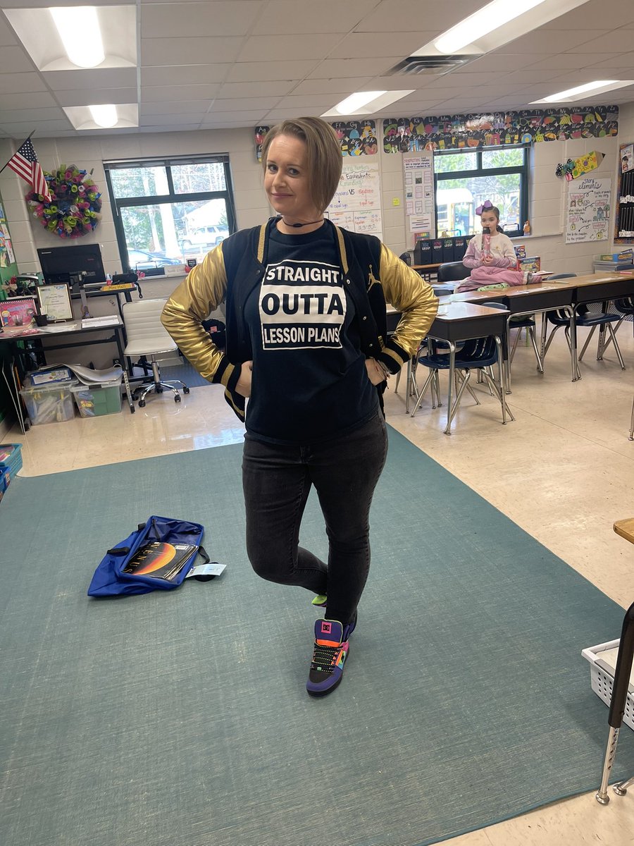 KingofReading31's tweet photo. We celebrated the 90’s all day today at @yes_falcons! #fun #schoolspirit #96thday https://t.co/seXecBfMQF
