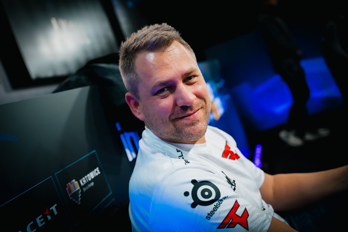 maxxeck's tweet photo. All smiles today #FaZeUp https://t.co/sH2VkQUA92