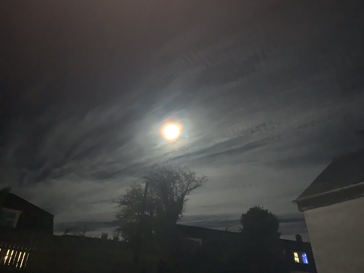 A night time assault tonight over the U.K.  #GeoEngineering