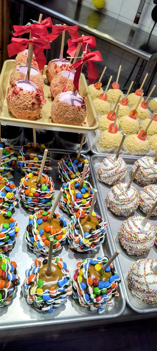 Keykat🗝️🩸 on Twitter "I'd applesolutly share all the caramel apples