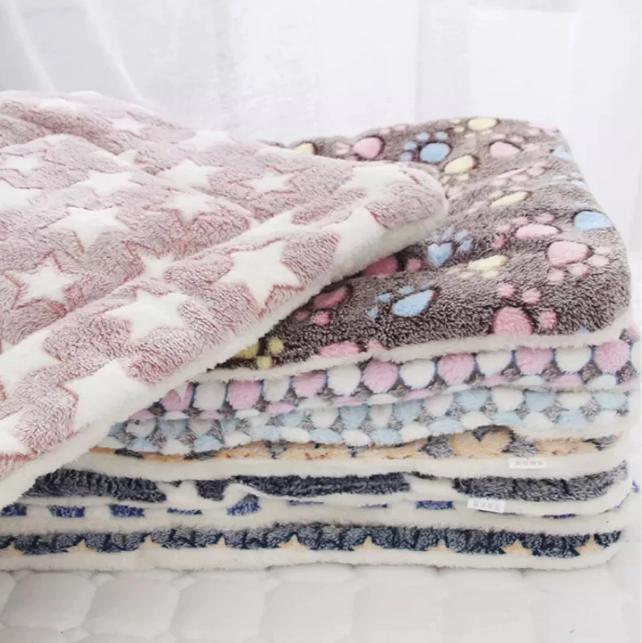 OutpostPet's tweet photo. Comfort beyond compare for your furry friend! Our thick soft fleece pad comes in sizes XS-XXL, it's ultra soft, cozy, and durable. Check out our website to get it delivered directly to you! 

https://t.co/oSO6yx9u9R

 #pet #pets #petbed #petbeds #petbedding #CozyPets #cozypetlife https://t.co/2j1CvOTGYx