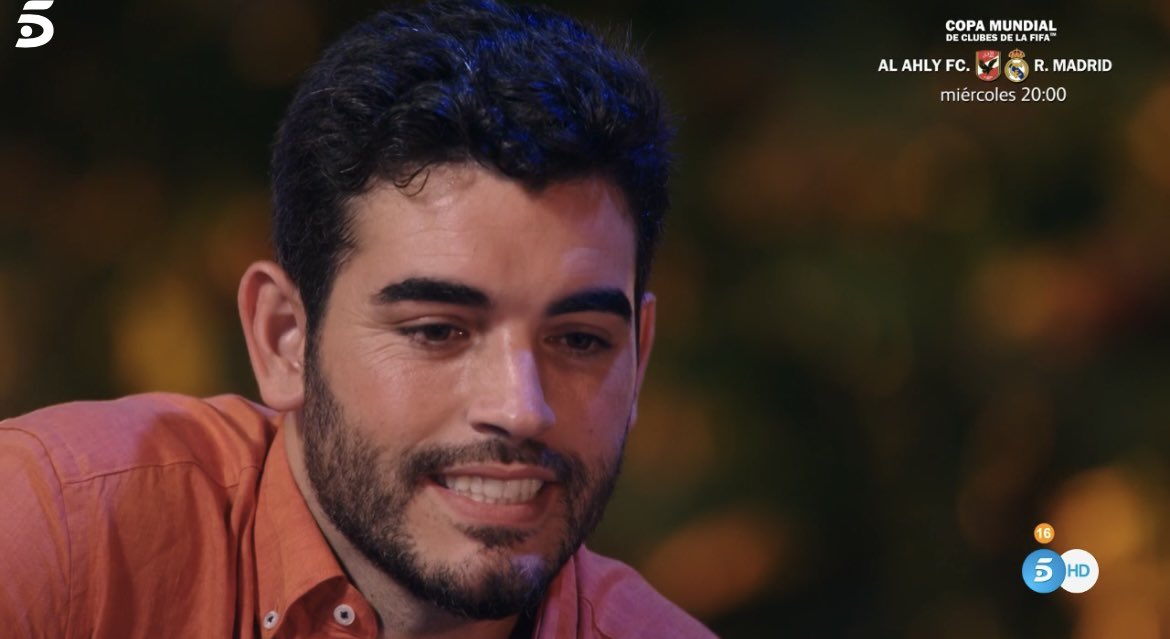 fran_pm02's tweet photo. La progresión de la cara de Adrián viendo las imágenes😂 #LaIslaDeLasTentaciones3 https://t.co/V7g6AykHaO