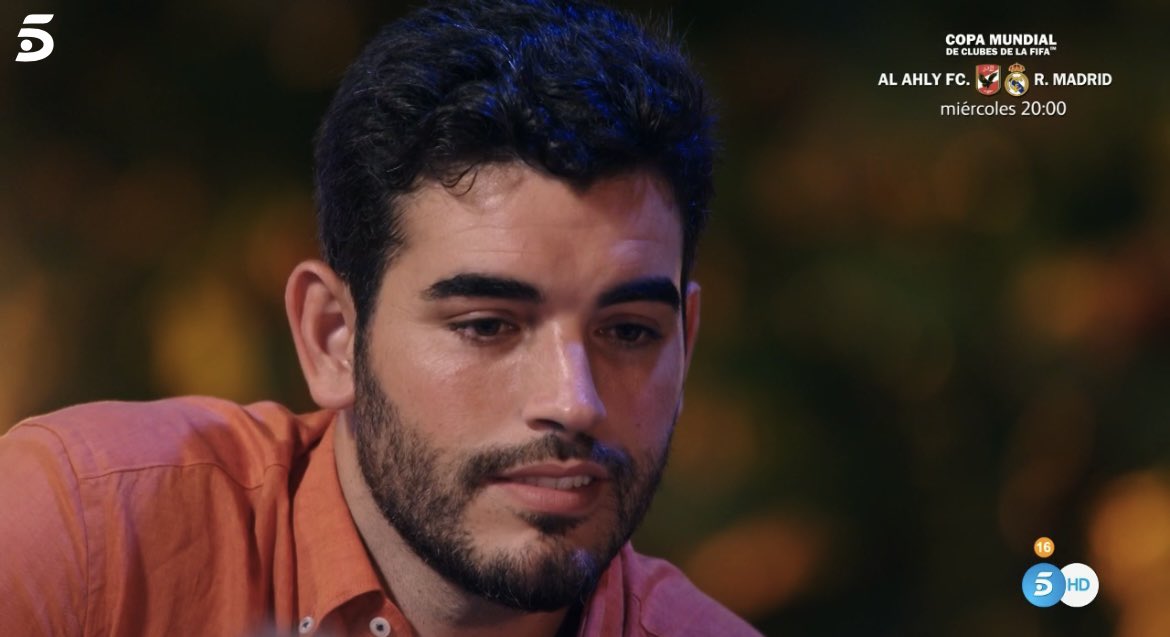 fran_pm02's tweet photo. La progresión de la cara de Adrián viendo las imágenes😂 #LaIslaDeLasTentaciones3 https://t.co/V7g6AykHaO