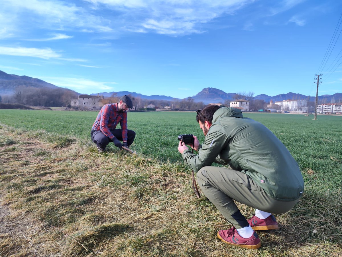 marc_adalid's tweet photo. NO PERDIS EL NORD! 🔜

Aquest divendres presentarem el projecte interdisciplinar d'#orientació 🧭 d'EF i Socials a l'alumnat de 1r ESO. Com sempre ens liem en preparar alguna que altra sorpresa... @GerardKintu https://t.co/bAaz5aUOG7