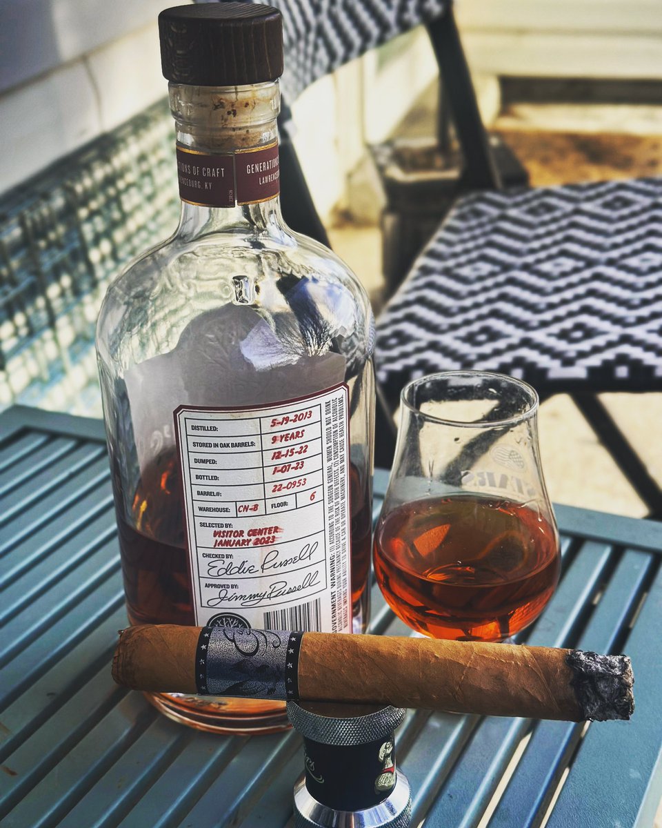 mybourbonpod's tweet photo. Just that kinda Monday. #WIYG?
#ThisIsMyBourbonPodcast #TIMBP #DrinkMoreBourbon https://t.co/SrUopD7DGG