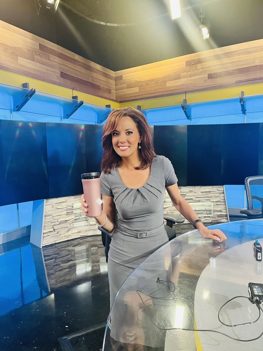 Sooo happy to be back with you 🤗 📺  Hoping I can stay awake for the late news later 🥱
Been under the covers for awhile with Covid for the first time…and the flu 🙄🤒 Thank you so much for your sweet messages ❤️ See you at 5!