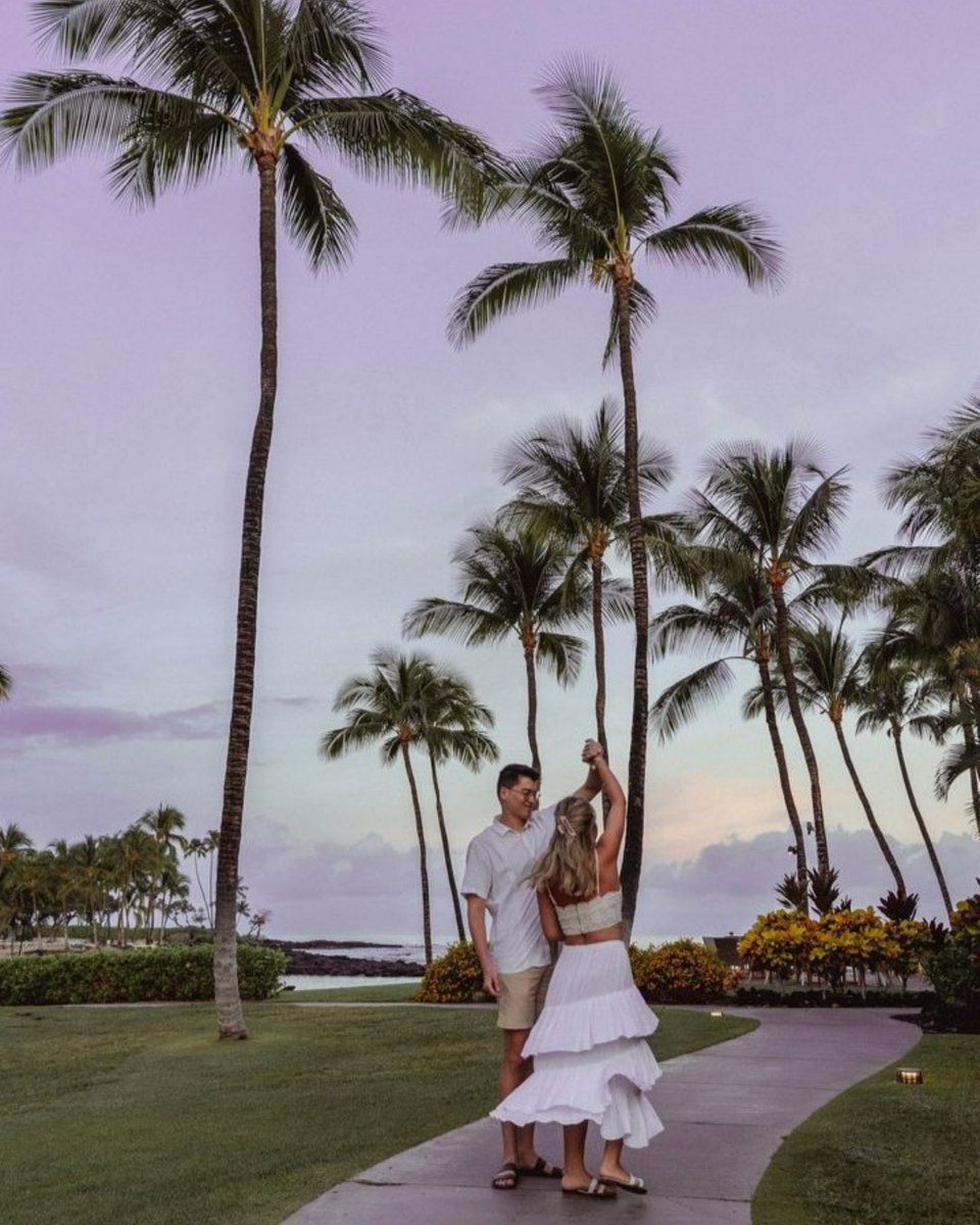 You spin me round into a paradise state of mind. 😍 
📷 @Vintagedolls

#fairmontorchid #hawaii #onlyattheorchid #paradise #sunset #loveinparadise
