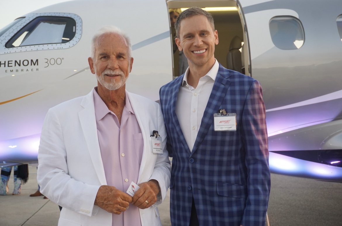 GoJetIt_'s tweet photo. Incredible night spent with great people for a great cause! Glad to be part of the Elite Jets Jetport Reception to benefit St. Matthew's House, Inc. in their efforts to help fight hunger, homelessness, addiction and poverty over the last 30 years. #JetItGivesBack https://t.co/WN12zz2lW9