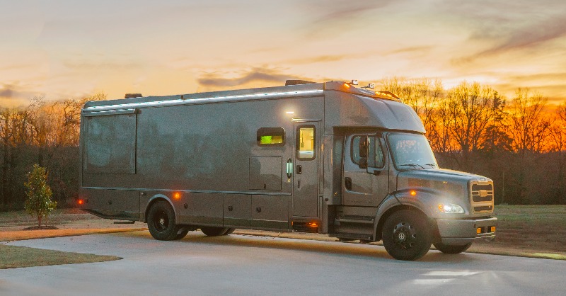 onecountry's tweet photo. Have you ever wanted to explore the US in luxury? One lucky winner is going to walk away with the ultimate road trip ride, a 2022 DYNAMAX!