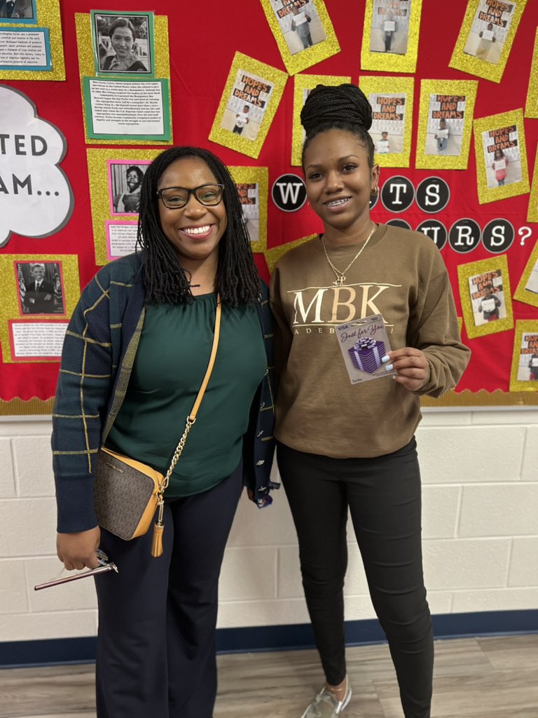 school_moore's tweet photo. ๐๐๐ฒ ๐ญ๐จ ๐๐จ, ๐๐ฌ. ๐๐ซ๐ข๐๐๐ข๐ง๐Dr. Olukoya presented her with a $50.00 Gift Card during our staff meeting for having Perfect Attendance during the first semester of school๐
โฅ๏ธ๐ณ #AttendanceIncentives #MooreThanReady https://t.co/2cOyR2hG7u