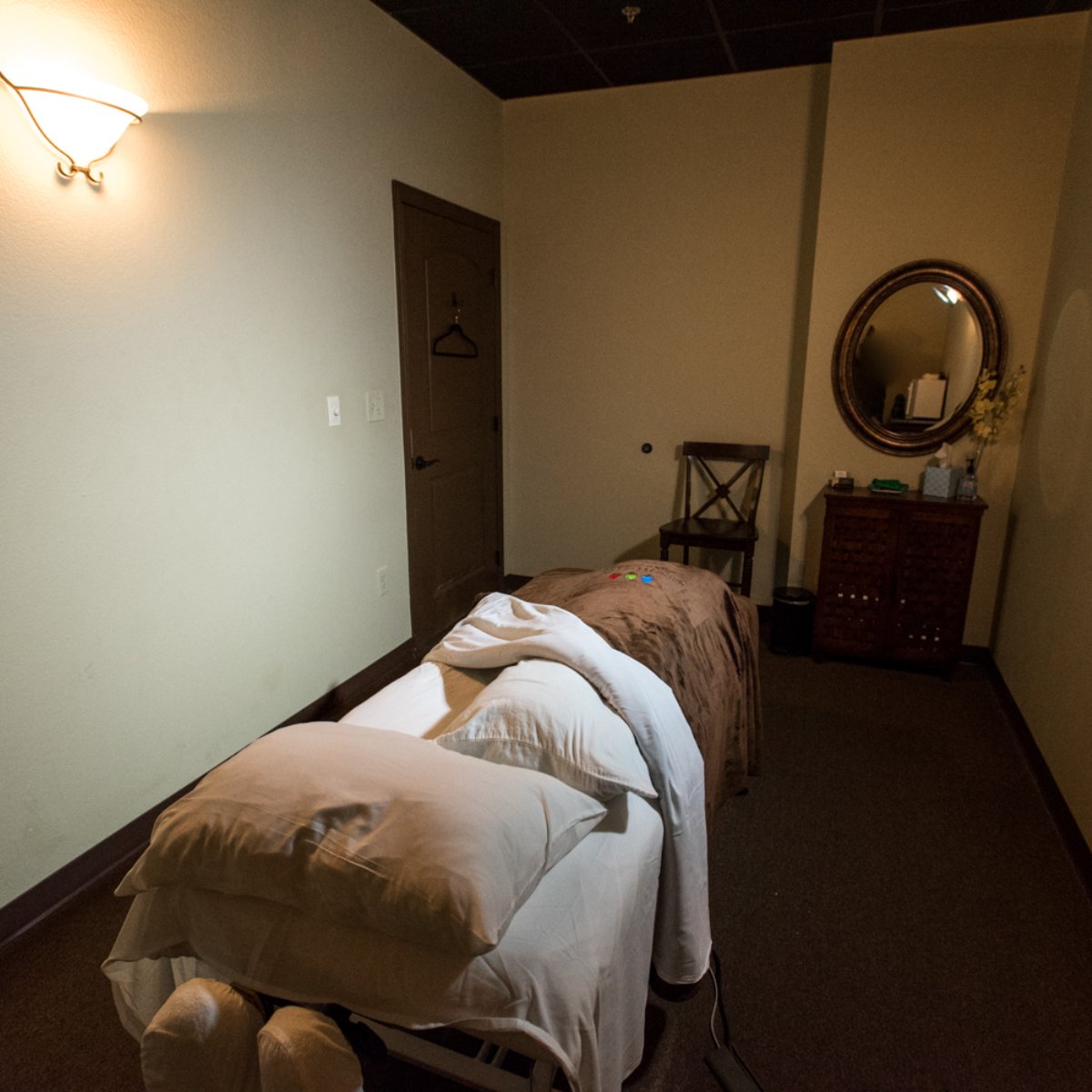ETMSarasota's tweet photo. Elements Massage can be a soothing oasis for those seeking therapeutic relief through personalized massage therapy. Make your next appointment by giving us a call at (941) 366-1168. https://t.co/hKyfpnGZjU