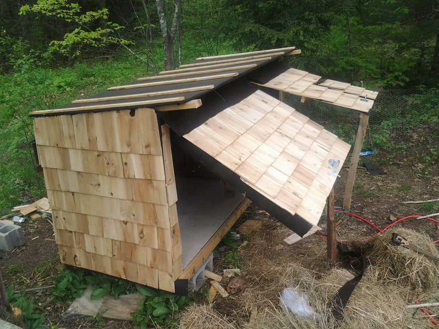 17 Free Pallet Chicken Coop Plans You can Build With Just A fraction Of Cost.
#pallet #coop #DIY #poultry 
bit.ly/3wXK0EL