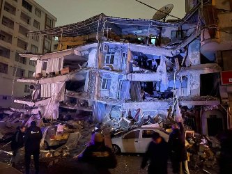 BeHeavenbound's tweet photo. Earthquake 7.8 Islamic NATO Turkey Syria Border 2500 killed End Times News https://t.co/O0khqP47yL @BeHeavenbound https://t.co/YjlK1ViBkU