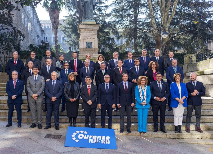 DiputacionCR's tweet photo. 👩‍💻 @JoseleCaballero expone en Orense el proyecto pionero de los PID que acercan la administración a la población rural.

🤝 La Comisión de Diputaciones de la FEMP ha tratado el convenio firmado con @territorialgob para superar la brecha digital.

https://t.co/ItU65XlX8k https://t.co/KwANG1PY2V