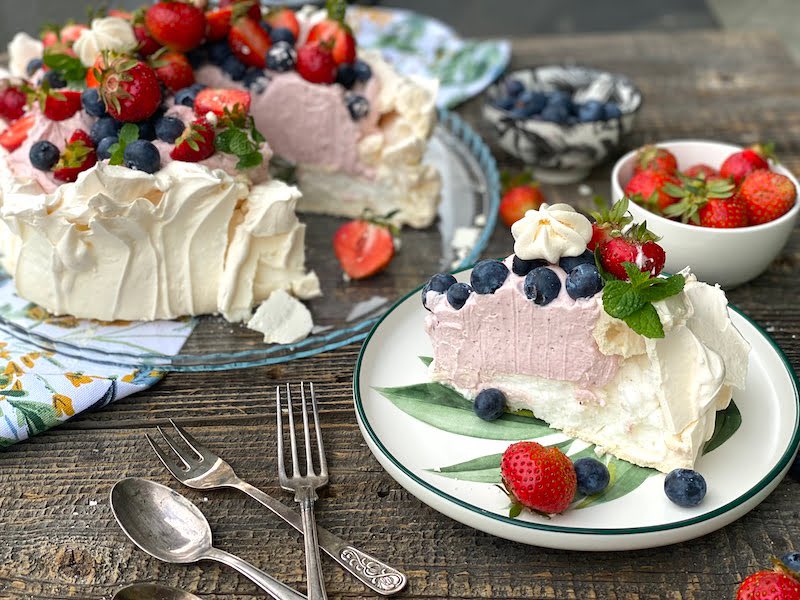 Poland is the world champion of cake. No contest.

🧵 Top 10 🇵🇱🍰 https://t.co/KGRWFBePPT