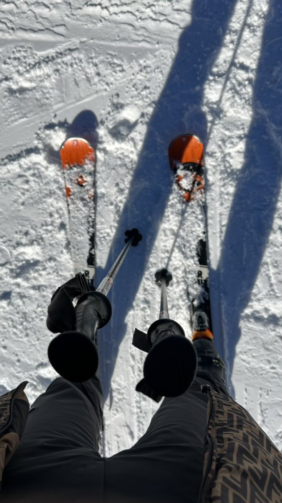 Essabina's tweet photo. Courchevel 🏂 https://t.co/ZosKATvxzY