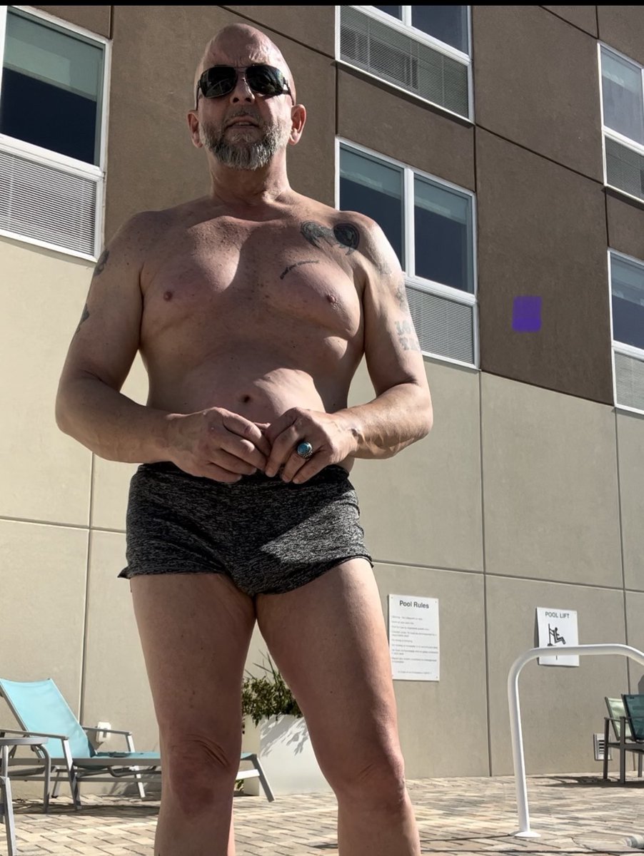 TruckerTony0903's tweet photo. Let's try this again... catching some Florida sun before heading to Chicago tomorrow. #56yo #BoneFam #Truckingbreak
@1025TheBone https://t.co/pjRrZ5yU0p