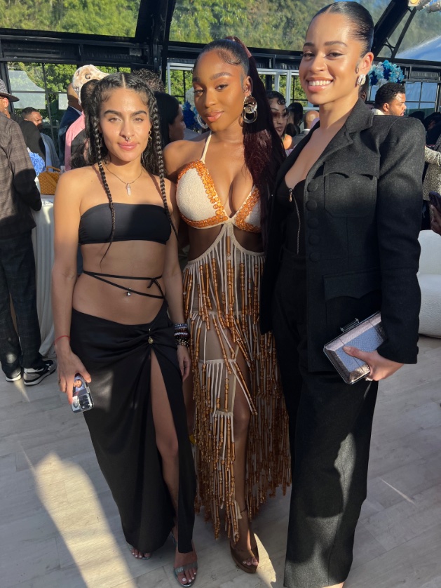 Jessiereyez's tweet photo. 🙂🖤 https://t.co/QFS44JInTZ