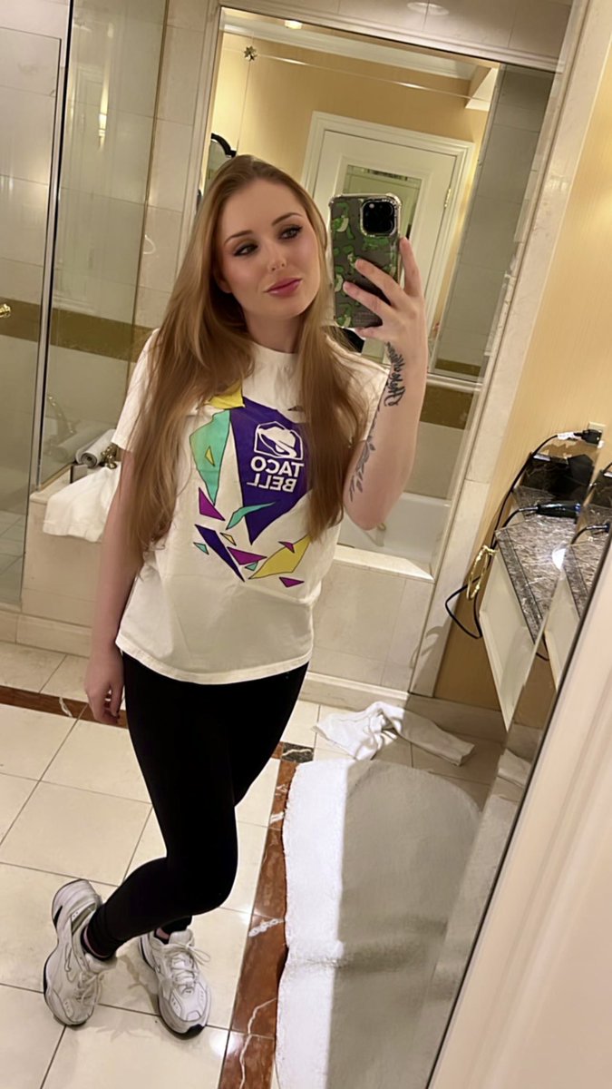 HaileyWeebe tweet picture