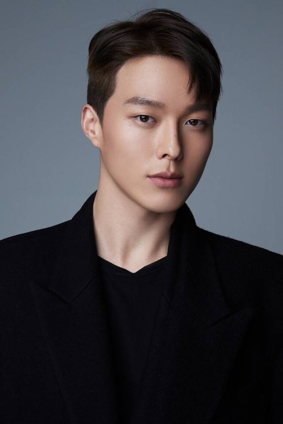 kiyongbrazil's tweet photo. [📰 | NEWS] "O ator Jang Kiyong receberá alta no dia 22/02 conforme programado. Ele se alistou como soldado da ativa em agosto de 2021. Um oficial da YG Ent disse:Não há nenhum evento oficial relacionado à sua dispensa que esteja sendo planejado no momento."

#JangKiYong #장기용 https://t.co/8mPGiZtX5M