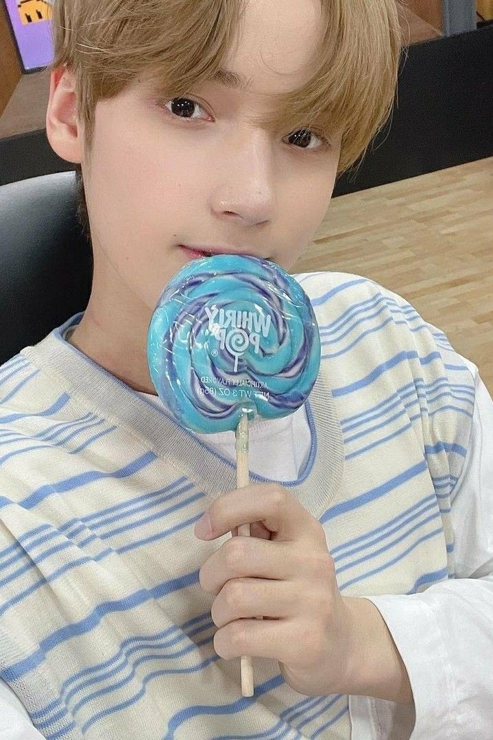 Lollipop 🍭

#채원 #CHAEWON #휴닝카이 #HUENINGKAI