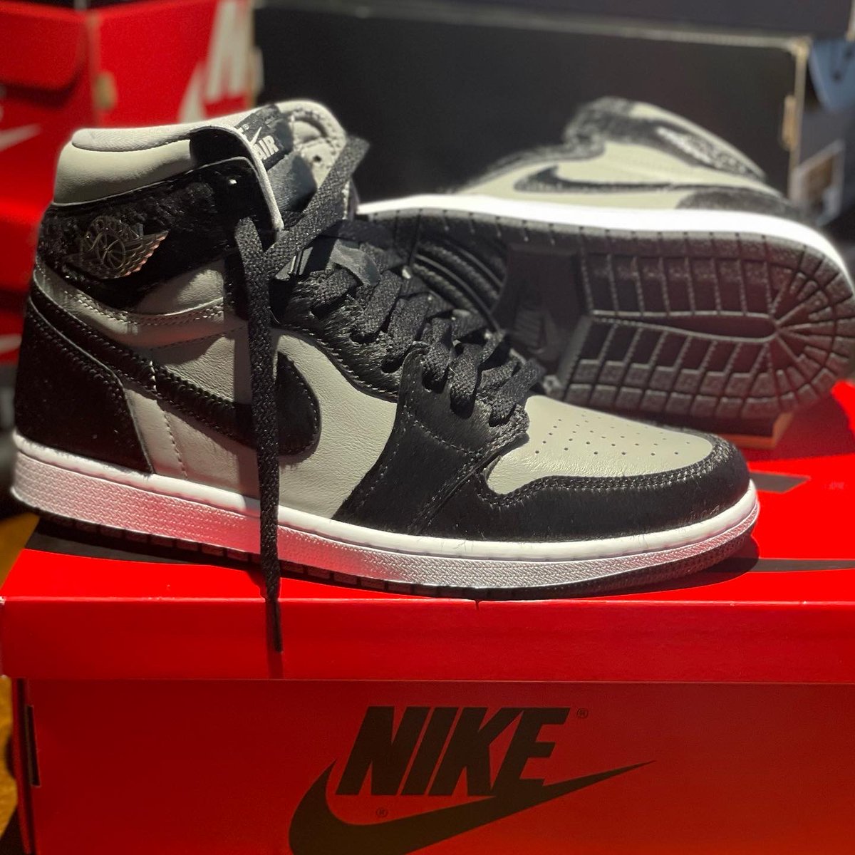 The_Garage_TV's tweet photo. 🚨 ALERT 🚨 Sneakerheads, get ready for the twist! Air Jordan Retro OG High Twist 2.0. Sleek design with a pop of color, these sneakers are a must-have for your collection. Who's ready to add these to their rotation? #AirJordan #RetroOG #HighTwist #SneakerheadsUnite https://t.co/vvBYCBGn8m