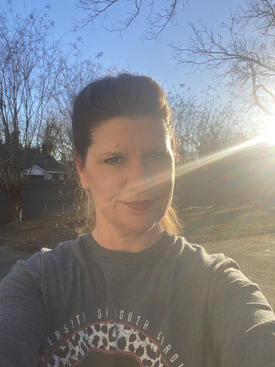 rlhardyus's tweet photo. Reflection: Today’s 🌞 rejuvenated my soul. Peek the daffodils. Spring is coming. I choose growth 🫶#symbolism #fiteducators
#trusttheprocess #showup #makeithappen #mevsme #noexcuses #E2M #justkeeptrying #goals #consistency #discipline #sustainability #e2mfitness https://t.co/WZbQUrpUBU