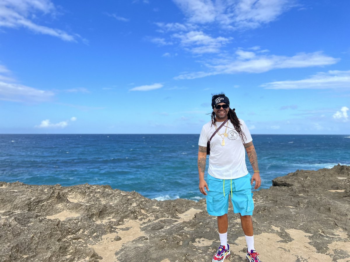 YoSoyPirulo's tweet photo. Mi mente en el cielo, mi corazón en el mar y mis pies en la tierra.
Azul y Blanco 🔵⚪️🙏🏽⚡️👑😎
#piruloylatribu #lavida #azul #blaco #puertorico #caribe #masna https://t.co/mhqrLozqdC