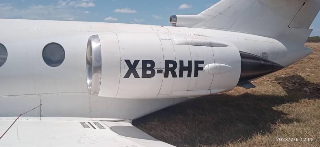 dhernandezlarez's tweet photo. Tras persecución aérea de la Aviación Militar, aeronave con siglas mexicanas y transponder desconectado es conminada a aterrizar de manera forzosa en campo traviesa en Barinas por violación del espacio aéreo y de códigos internacionales. Se presume asociada a grupos TANCOL. https://t.co/iVojb0jFS9