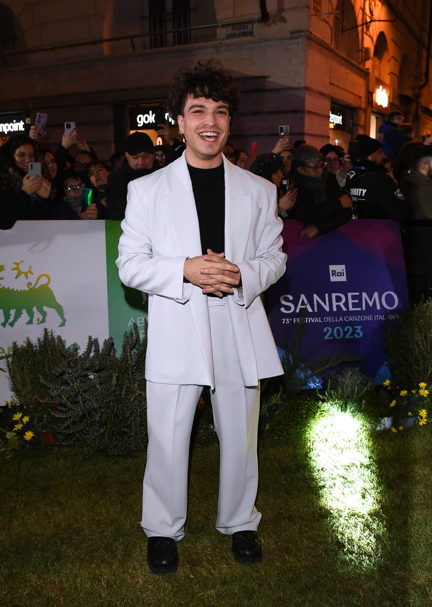 Leogassofficial's tweet photo. Ok. Settimana iniziata per davvero.

#Sanremo2023

Outfit: Alessandro Vigilante
Styling: Stefania Sciortino https://t.co/RfKjUFcKJs