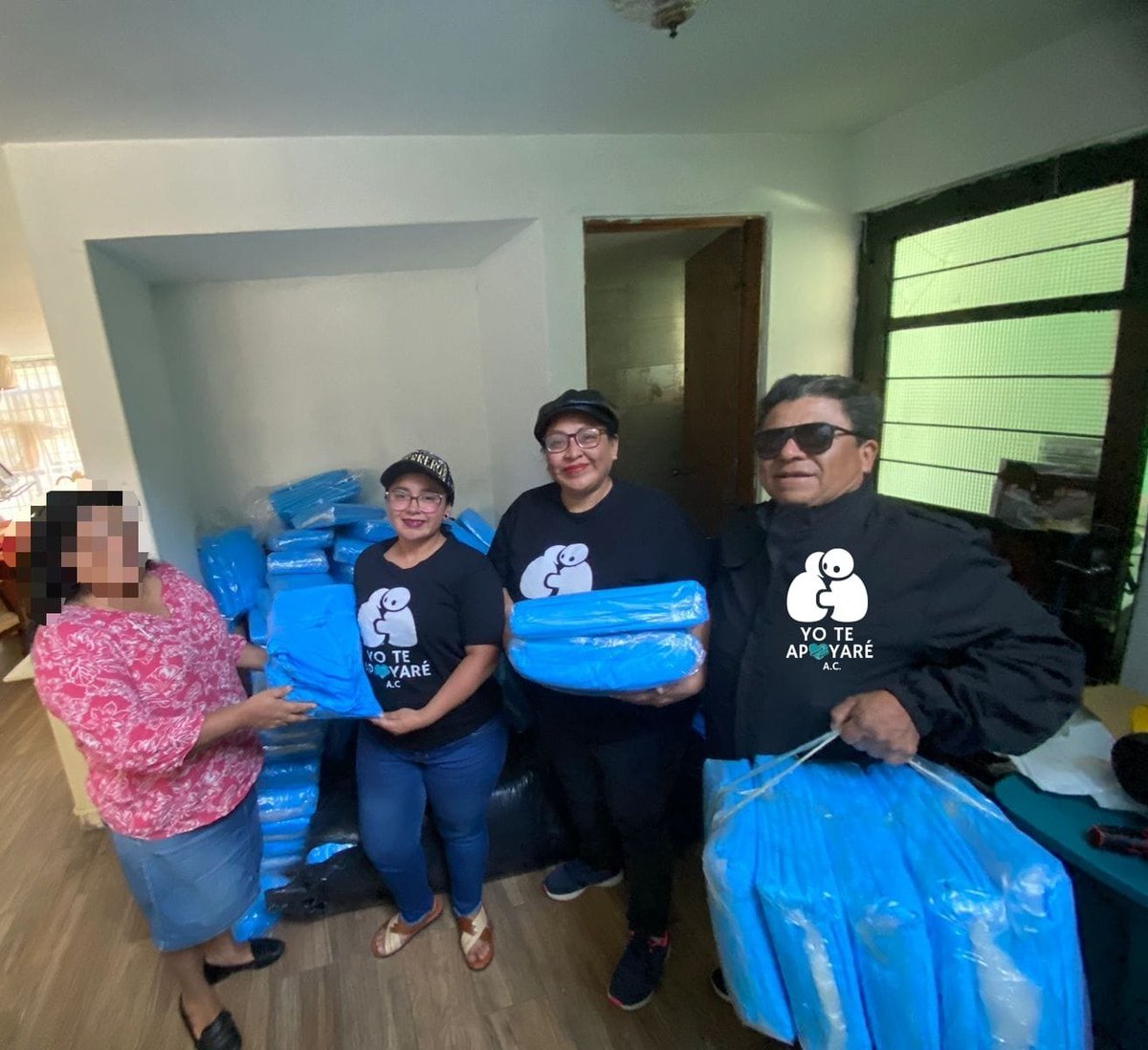 El dia de hoy nos donaron batas quirúrgicas, agradecemos a nuestra donadora anónima por tan noble gesto, llevaremos este apoyo a donde sea requerido.
Gracias!!
#Delamanotrabajandocontigo 
#YoteapoyareAC