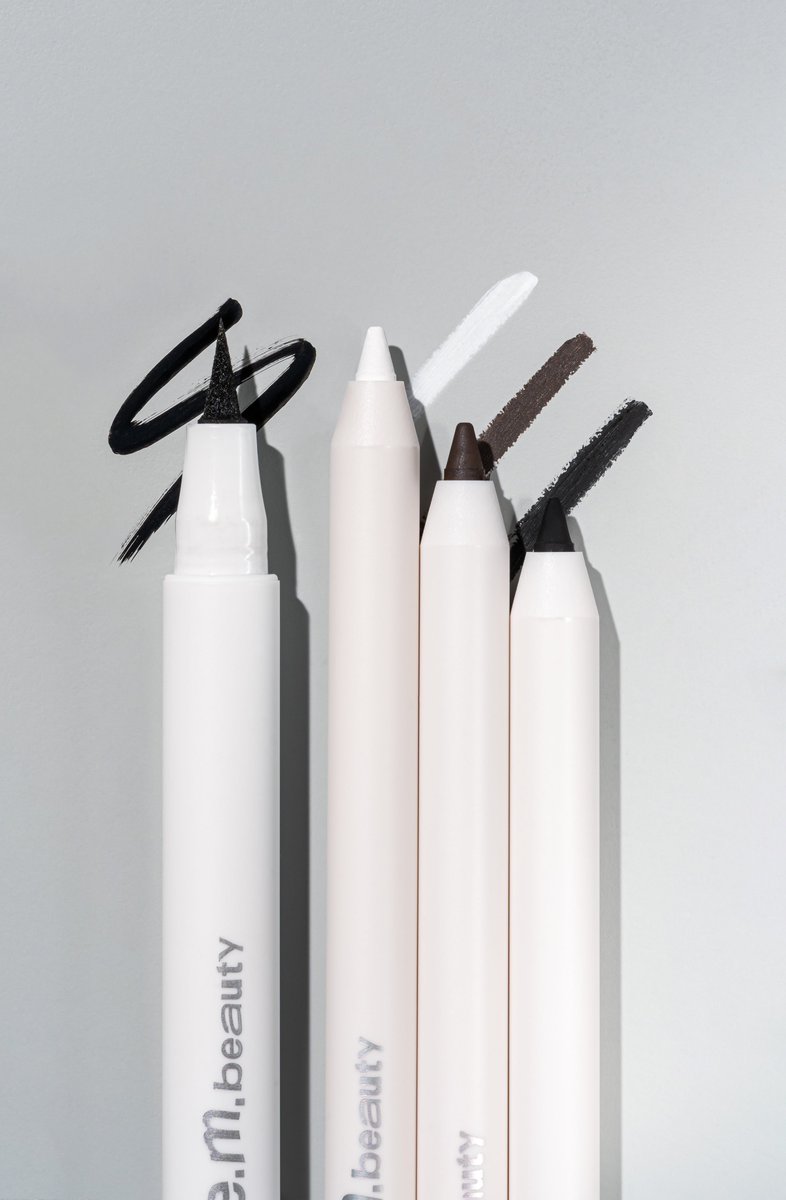 rembeauty's tweet image. our #attheborderline eyeliner collection is truly out of this world 〰 whether you’re going for an ultra-sharp cat eye or smudged n’ smoky glam, there’s a perfect #attheborderline eyeliner for you! which liner moment is your fave?

(📸: @juanskindiary)