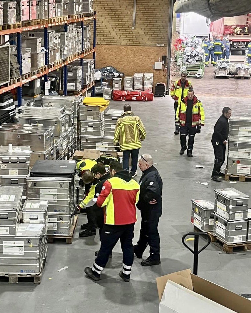 Team Germany = Search &amp; Rescue organization #ISAR is sending a team of 42 volunteers and 7 search dogs to #Gaziantep/#Turkey 

#Earthquake #TurkeyEarthquake #earthquaketurkey