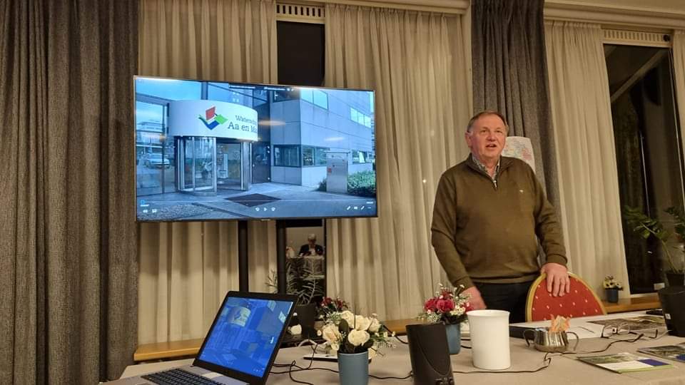Vanavond was de openbare thema avond over het waterschap. Adri van den Hoven heeft veel informatie gegeven over het waterschap en wat het waterschap doet voor onze gemeente. Het was een interessante avond! 
Wij bedanken iedereen voor hun aanwezigheid.