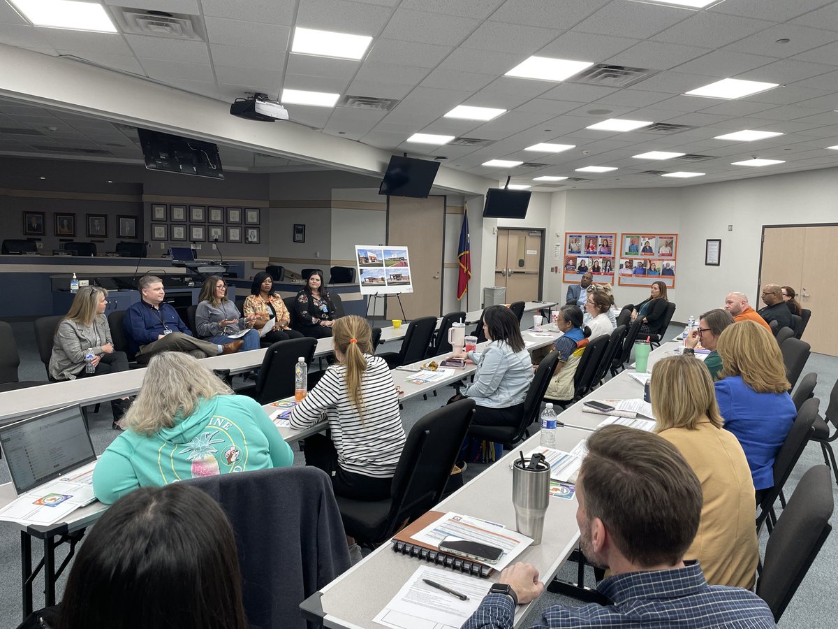 DrBrownEDU's tweet photo. Campus leaders @lpisd sharing experiences with Aspiring Leadership Academy #LPPride #LPGrowLeaders https://t.co/1J2z6iyQvw