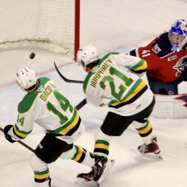 izzies44's tweet photo. Current @LondonKnights and former @BulldogsOHL Ryan Humphrey plays in his 150th regular season #OHL game tonight vs the Flint Firebirds. Humphrey with 37G/50A/87pts/168PIM thus far in his 3 year OHL career. #MilestoneGame https://t.co/NKLDtzcZWd