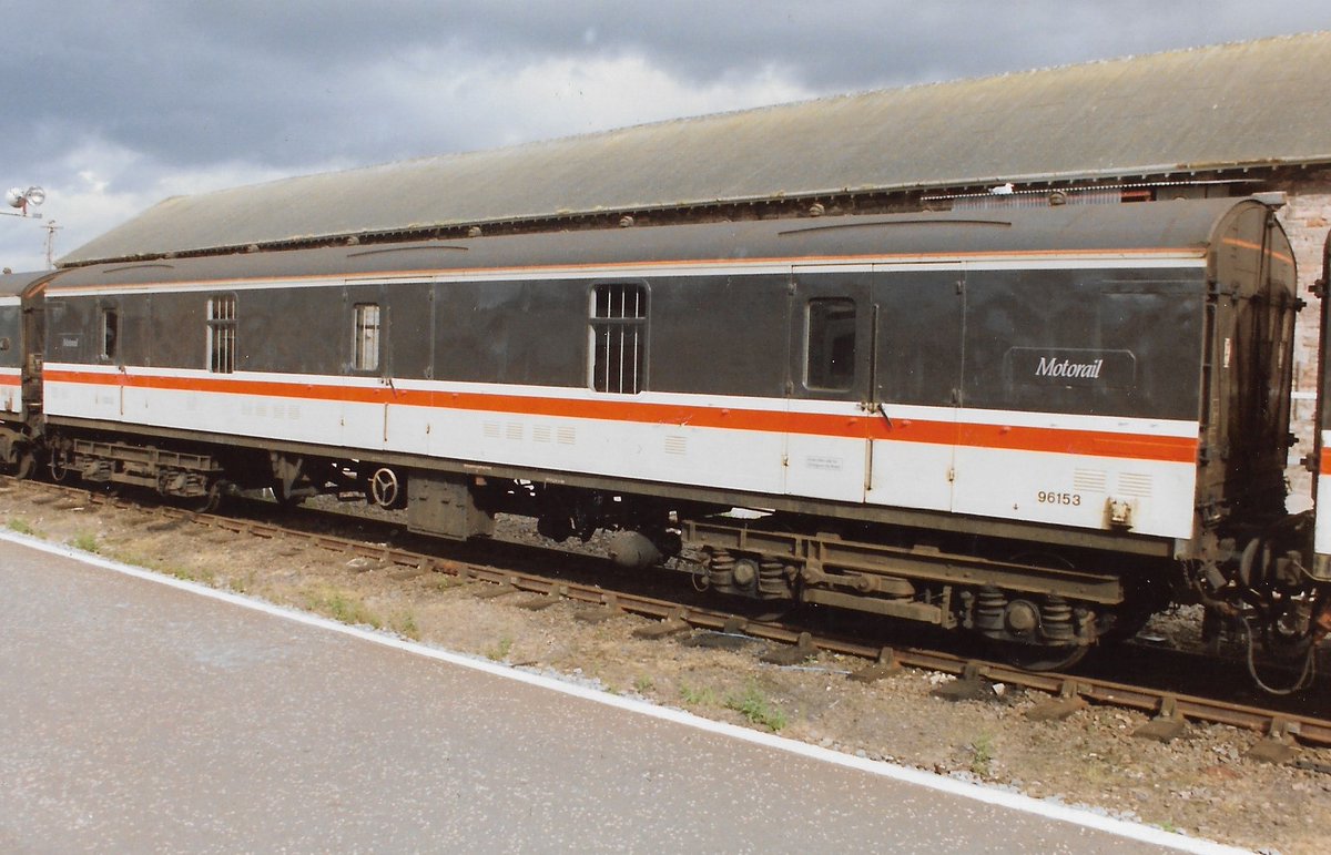 SalopianLyne's tweet photo. #BRCoaches No.77 Inverness 27th July 1992
British Rail NXX Motorail Van 96153 in InterCity colours & B5 bogies.
Converted from GUV Utility Van 93327 built by Pressed Steel in 1958
#BritishRail #Inverness #GUV #Motorail #InterCity #trainspotting ๐ค https://t.co/KPvikKyiid