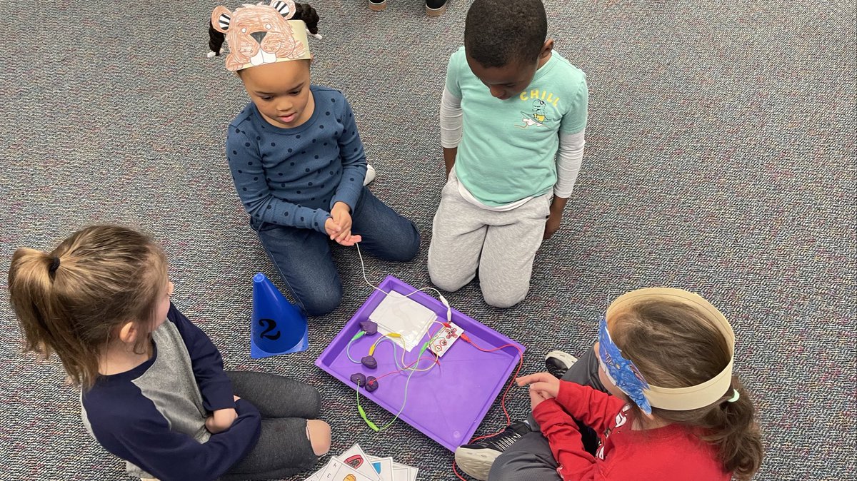 Paige Faul (@mrsfaul_lib) on Twitter photo Kinders have been busy at work using <a href="/makeymakey/">Makey Makey</a> to discover how many syllables are in February vocab words 🎹 At first we thought it was magic, but then we learned..it’s science!💡 <a href="/amyymasters/">Amy Masters</a> <a href="/awstelly/">Amy Stelly</a> @LCPSLiberty Kinders have been busy at work using <a href="/makeymakey/">Makey Makey</a> to discover how many syllables are in February vocab words 🎹 At first we thought it was magic, but then we learned..it’s science!💡 <a href="/amyymasters/">Amy Masters</a> <a href="/awstelly/">Amy Stelly</a> @LCPSLiberty
