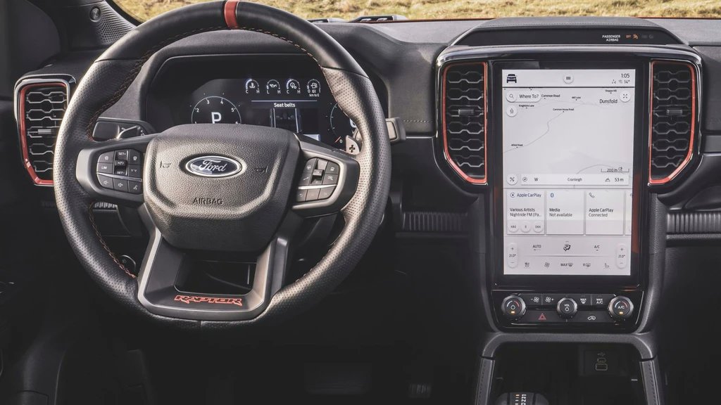 Autocosmos's tweet image. La cabina de @FordMX 𝗥𝗮𝗻𝗴𝗲𝗿 𝗥𝗮𝗽𝘁𝗼𝗿 𝟮𝟬𝟮𝟯🤩 de alta tecnología 👌🏻 cuenta con un panel digital de 12.4 pulgadas y una pantalla táctil central de 12 pulgadas con el sistema de conectividad y entretenimiento #SYNC4 👏 conoce todos los detalles👉mx.atcs.ms/3X3TuZx