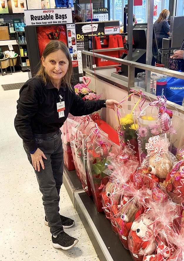 Our retail grocery members are getting stores ready for Valentines Day with beautiful bouquets & arrangements. Pictured here is our #UnionMemberAtWork Nancy from Metro. Be sure to #ShopUnion & support your sisters, brothers & friends in unionized stores. ⁠